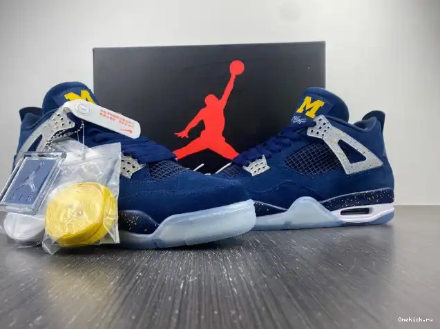 One Kick AJ4-1036660 Retro Michigan Air (PE) Jordan 4 0611
